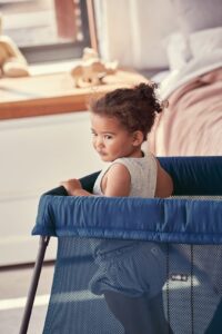 BabyBjorn Travel Crib Light & Fitted Sheet Bundle