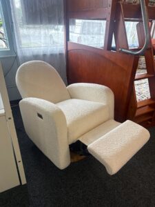 appleseed Bea Power Recliner